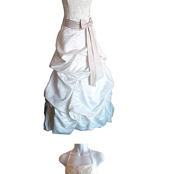 size 12. Stunning and elegant. A fit that perfects that hourglass shape! - Picture 3 of 11